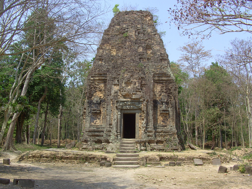 Prasat Yeai Poeun